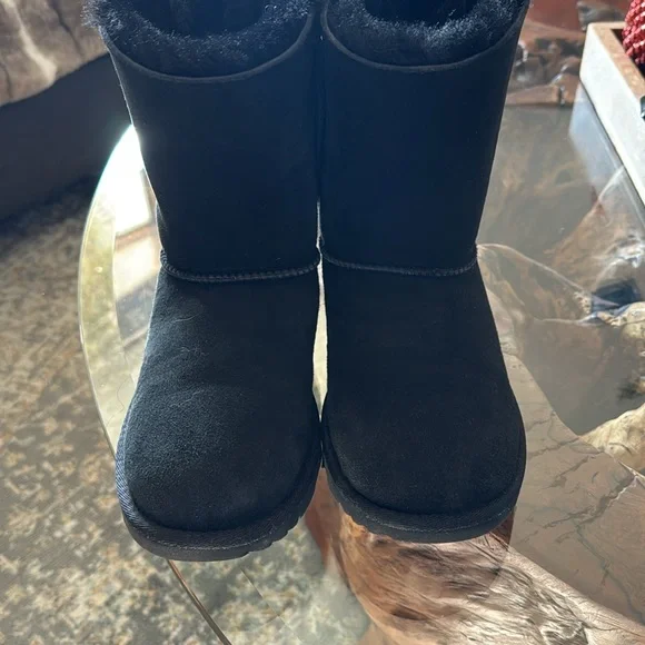UGG black